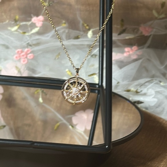 Sun Star Fashion Necklace Rhinestones in Goldtone Style - Picture 3 of 5